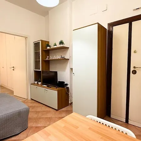Apartamento Elegant A Stone's Throw From Libya Metro *