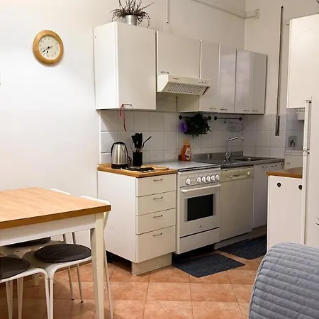 Elegant A Stone's Throw From Libya Metro Apartment *