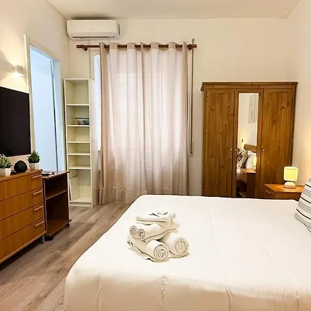 Elegant A Stone's Throw From Libya Metro Apartment *