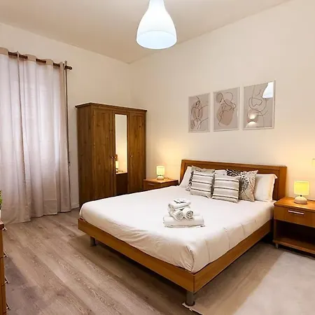 Apartment Elegant A Stone's Throw From Libya Metro