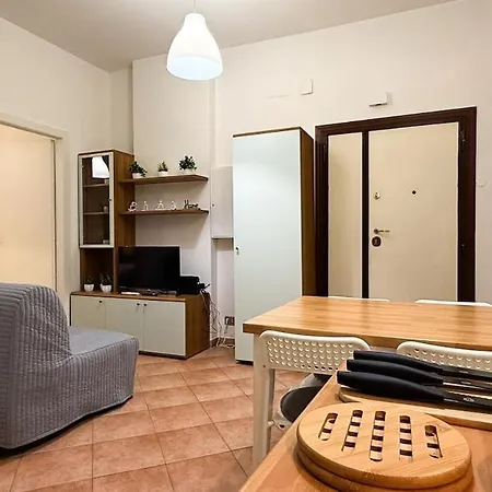 Apartment Elegant A Stone's Throw From Libya Metro Rom