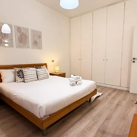 Apartment Elegant A Stone's Throw From Libya Metro Rom